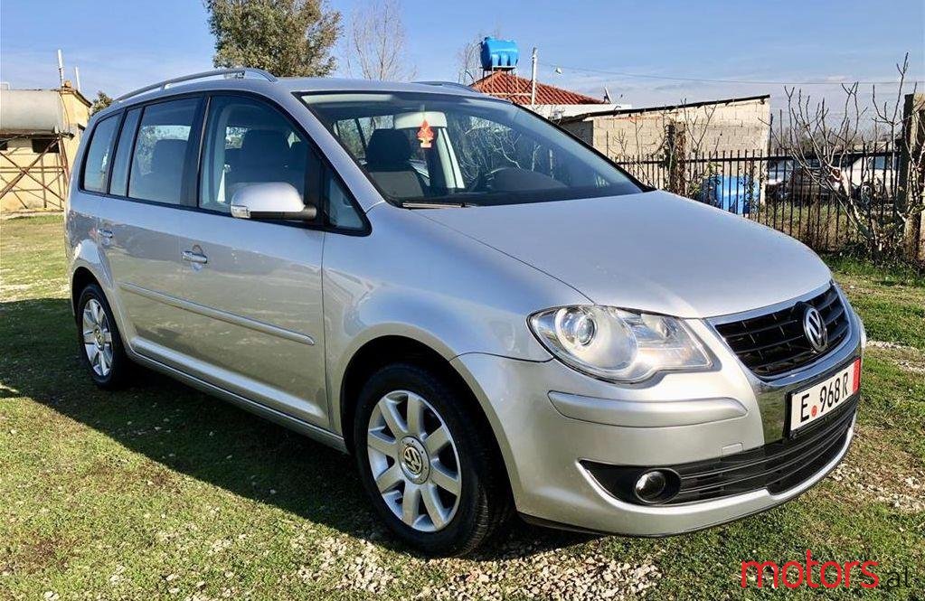 2007' Volkswagen Touran photo #2