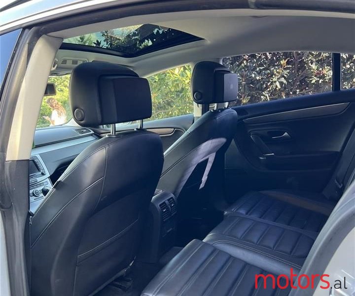 2015' Volkswagen Passat photo #3