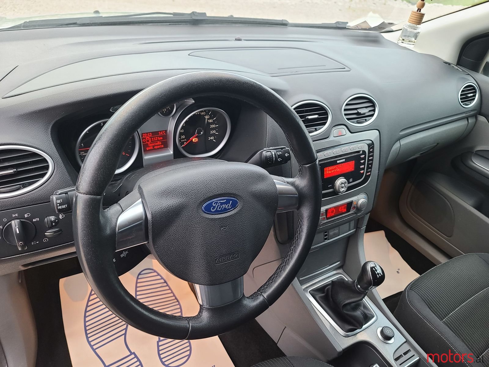 2010' Ford Focus photo #3