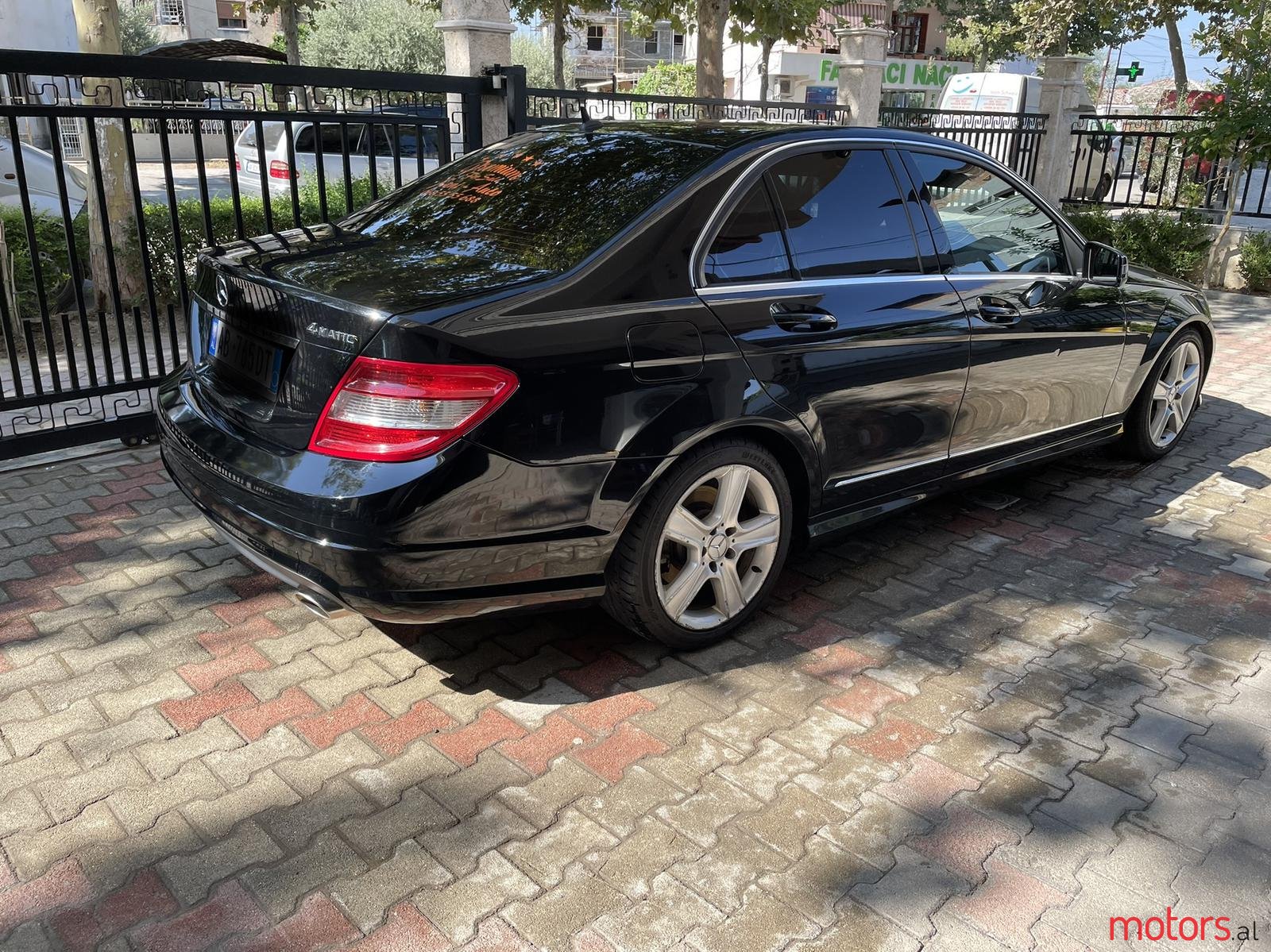 2011' Mercedes-Benz C-Class 250 photo #3