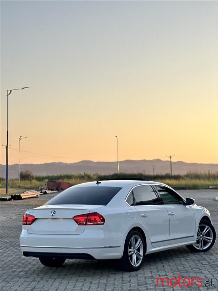2012' Volkswagen Passat photo #5