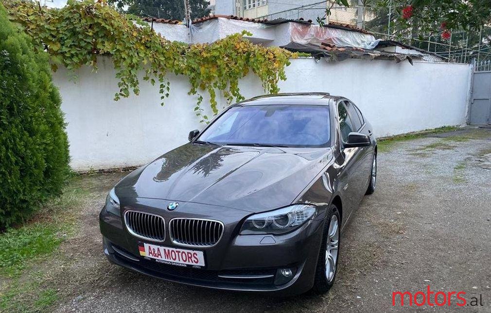 2011' BMW 530 photo #1