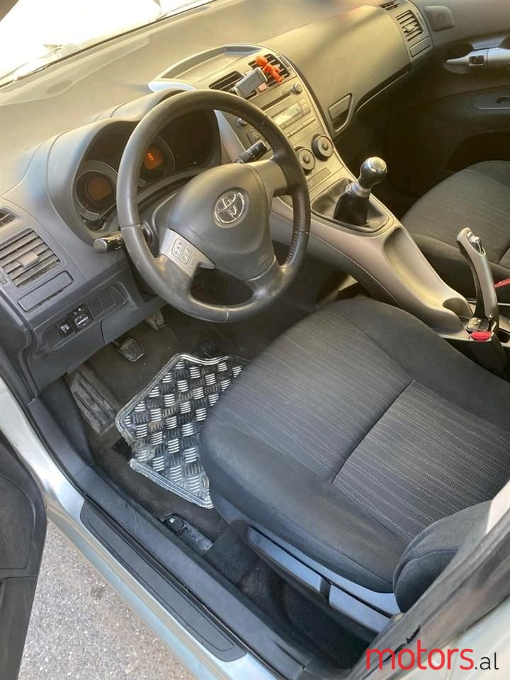 2007' Toyota Auris photo #3