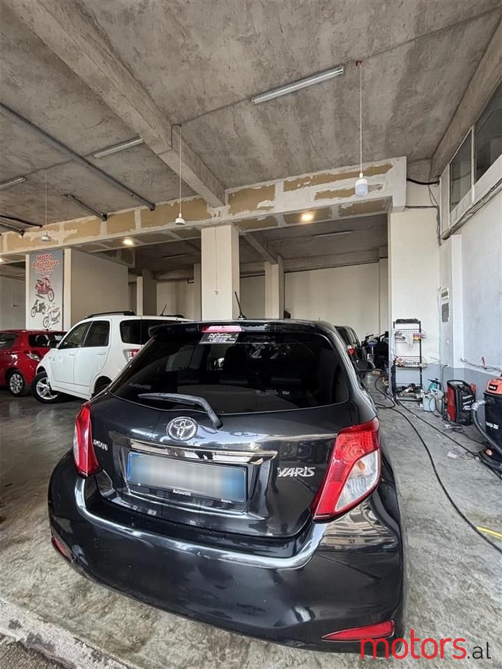 2012' Toyota Yaris photo #6