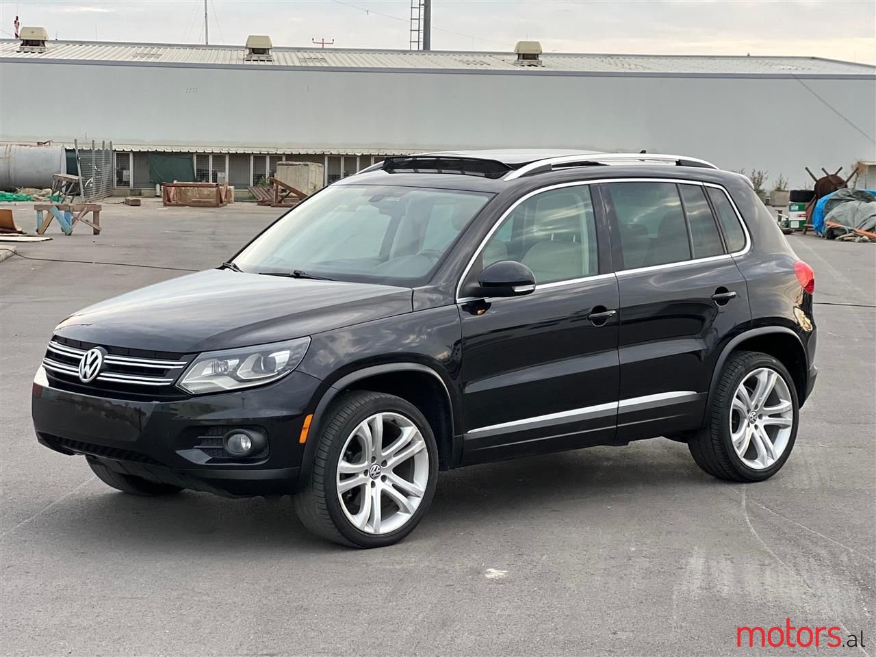 2012' Volkswagen Tiguan photo #2