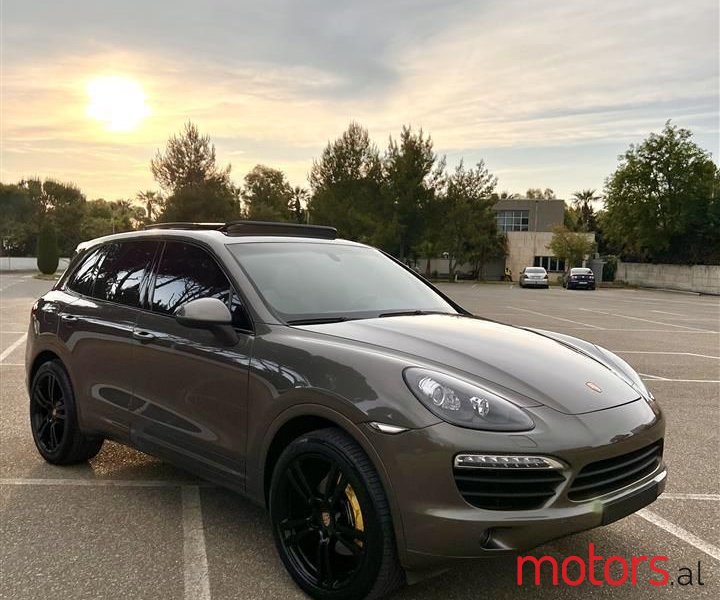 2013' Porsche Cayenne photo #2