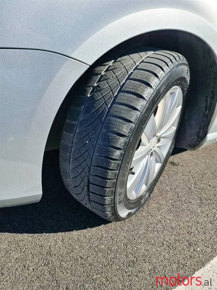 2011' Volkswagen Passat photo #6