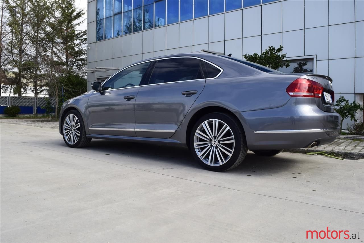 2015' Volkswagen Passat photo #2