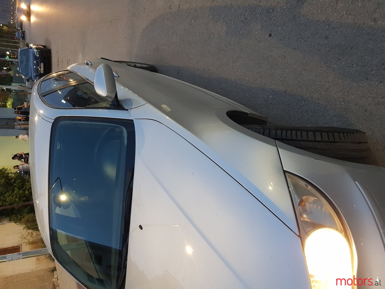 2006' BMW 1 Series 5 Door photo #1