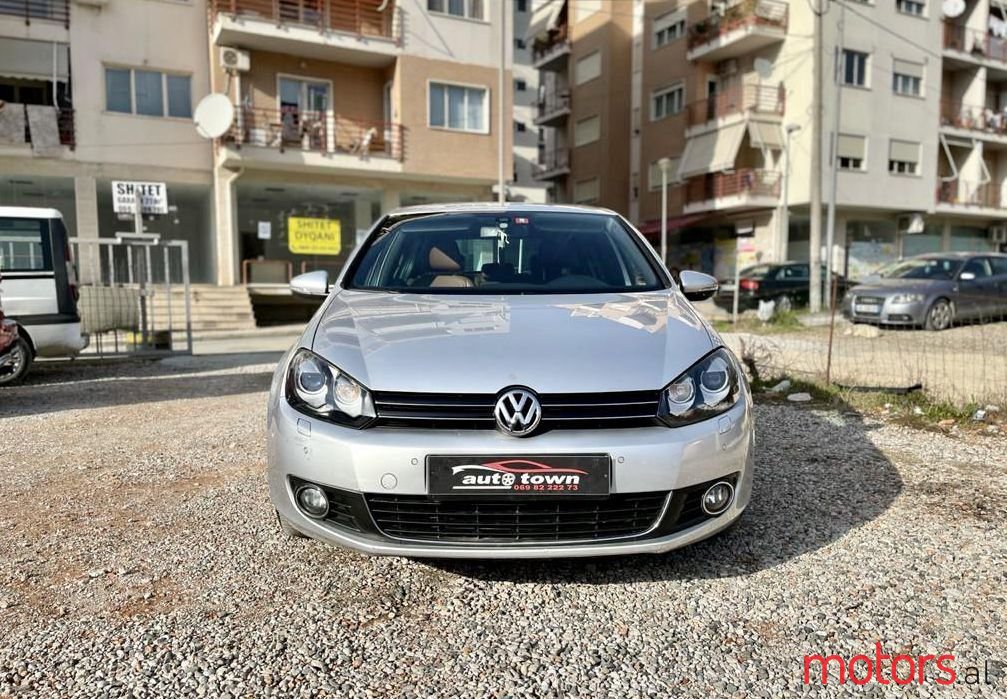 2009' Volkswagen Golf photo #2