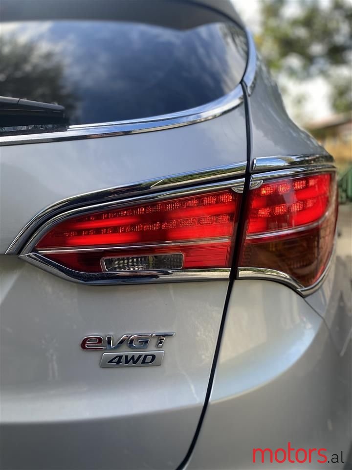 2013' Hyundai Santa Fe photo #4