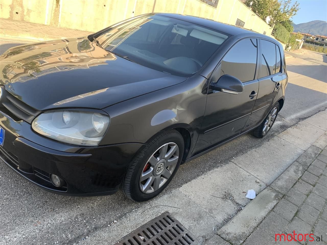 2004' Volkswagen Golf photo #1