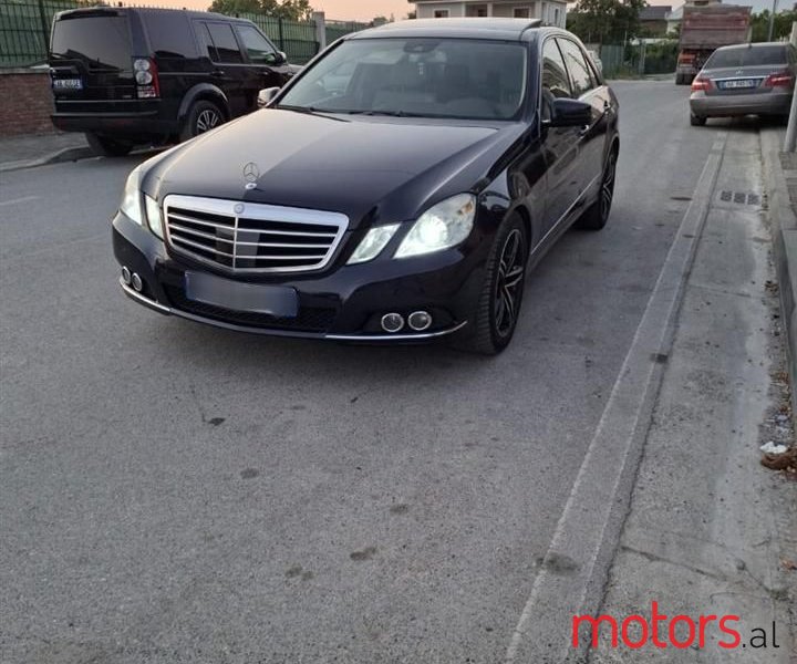 2010' Mercedes-Benz E 220 photo #5