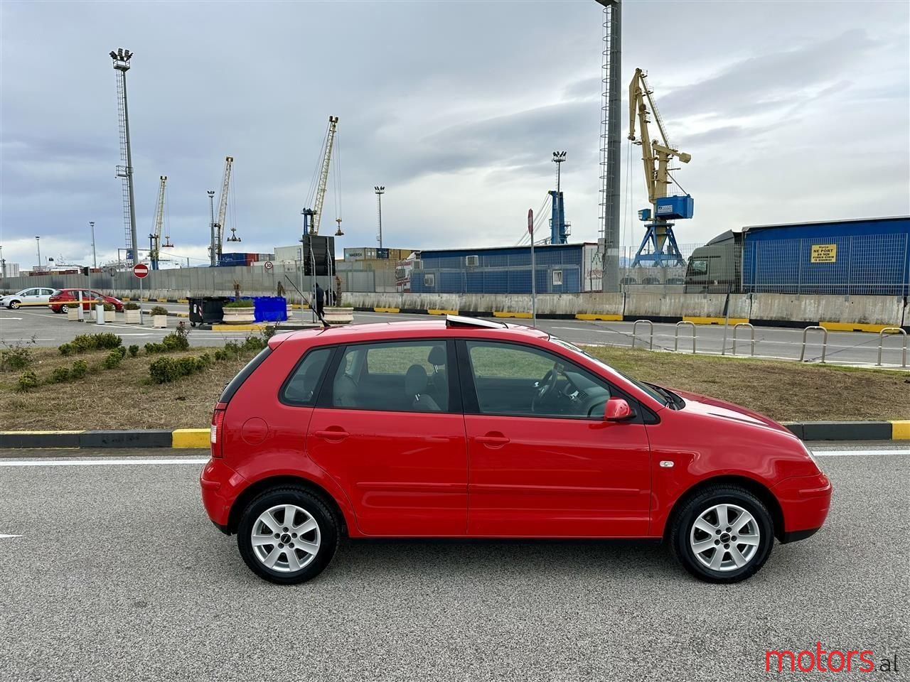 2005' Volkswagen Polo photo #1