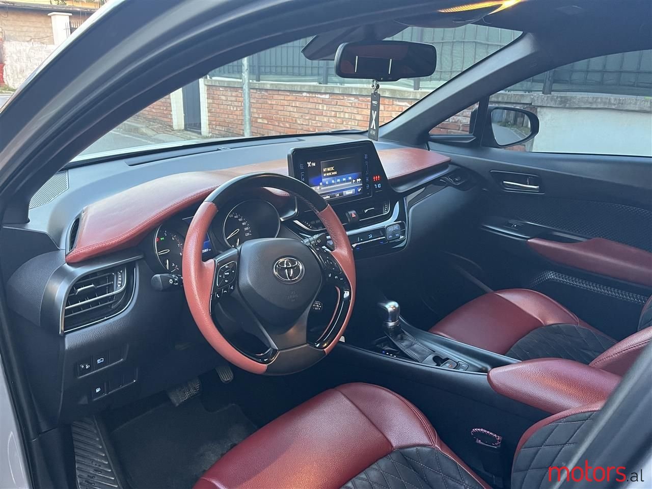 2018' Toyota C-HR photo #5