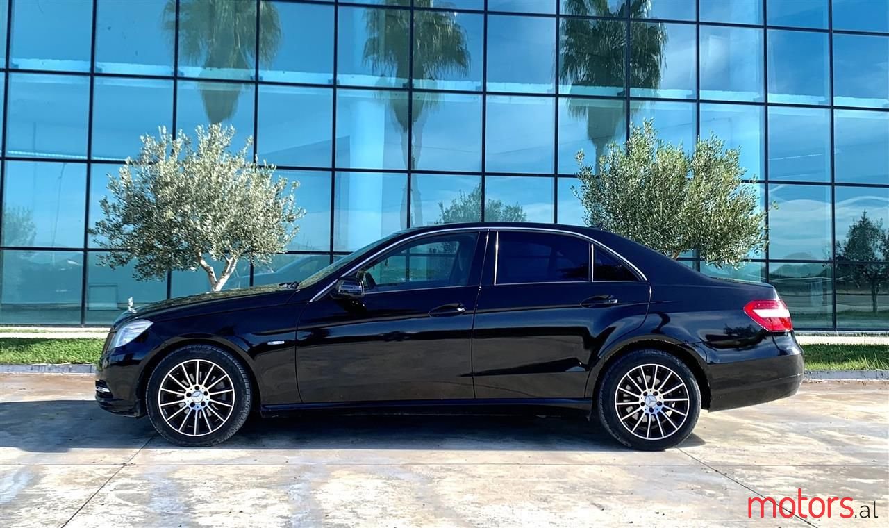 2012' Mercedes-Benz E 220 photo #5