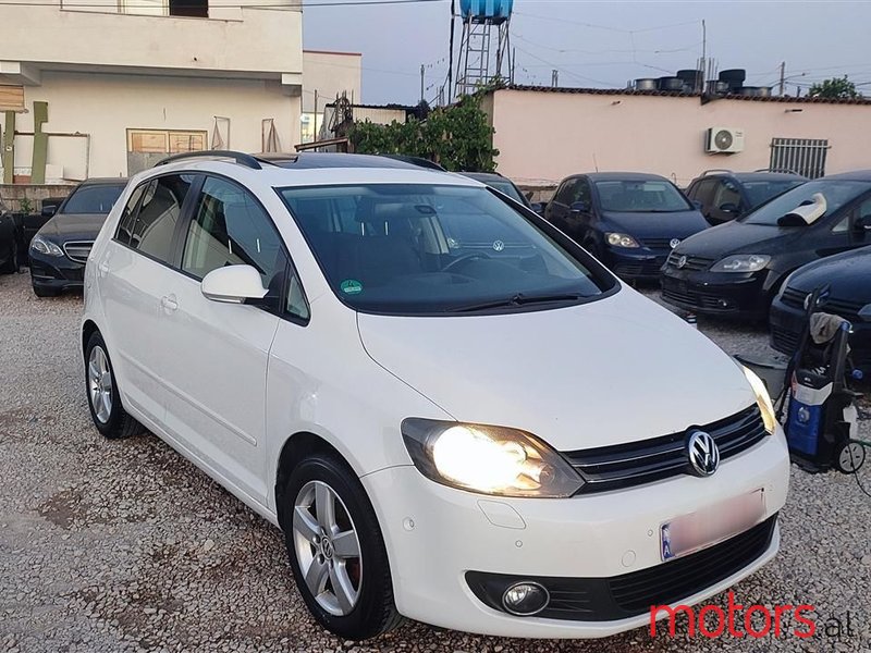 2010' Volkswagen Golf Plus photo #2