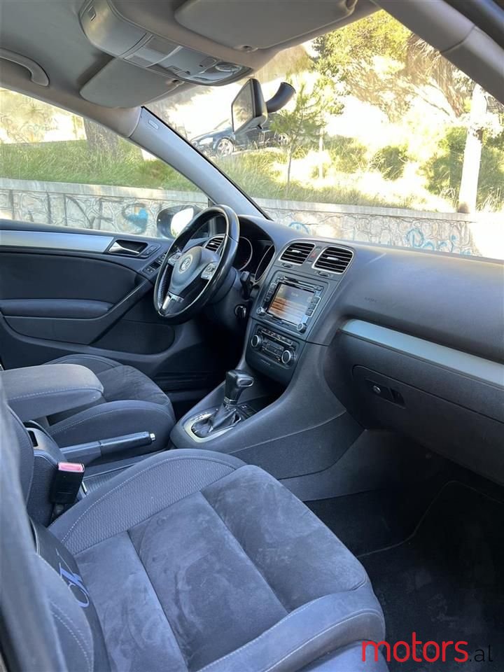 2011' Volkswagen Golf photo #2