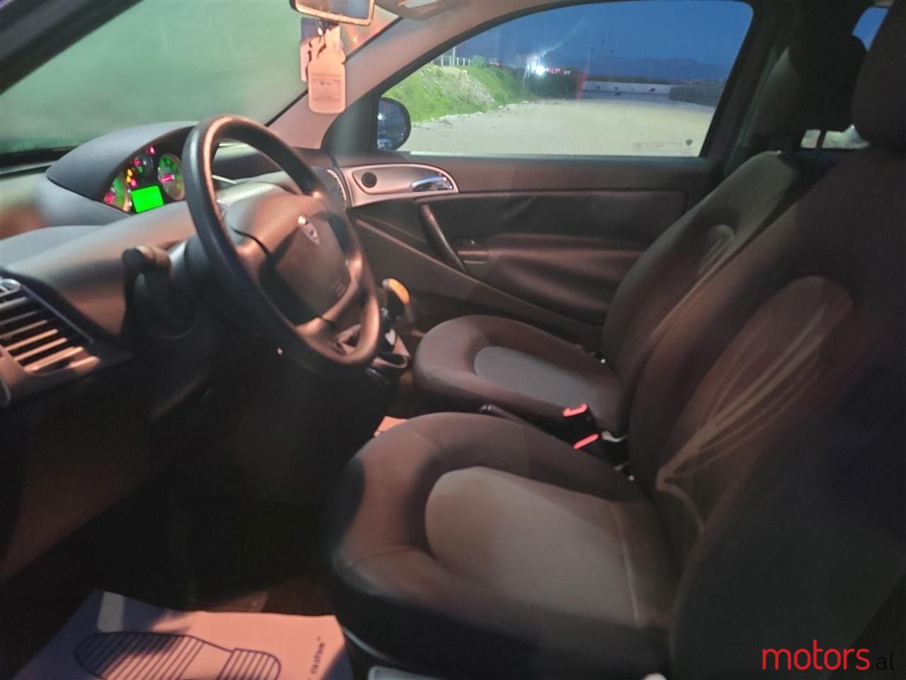 2011' Lancia Ypsilon photo #5