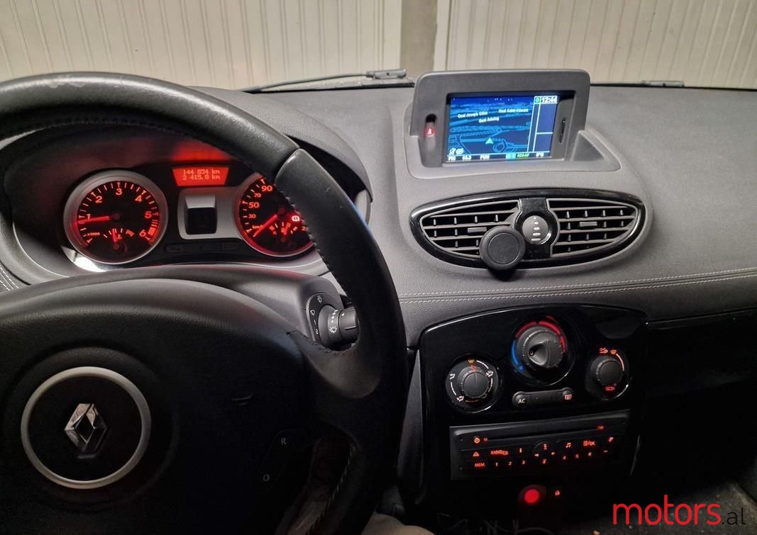 2012' Renault Clio photo #2