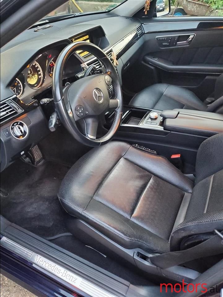 2011' Mercedes-Benz E 350 photo #3