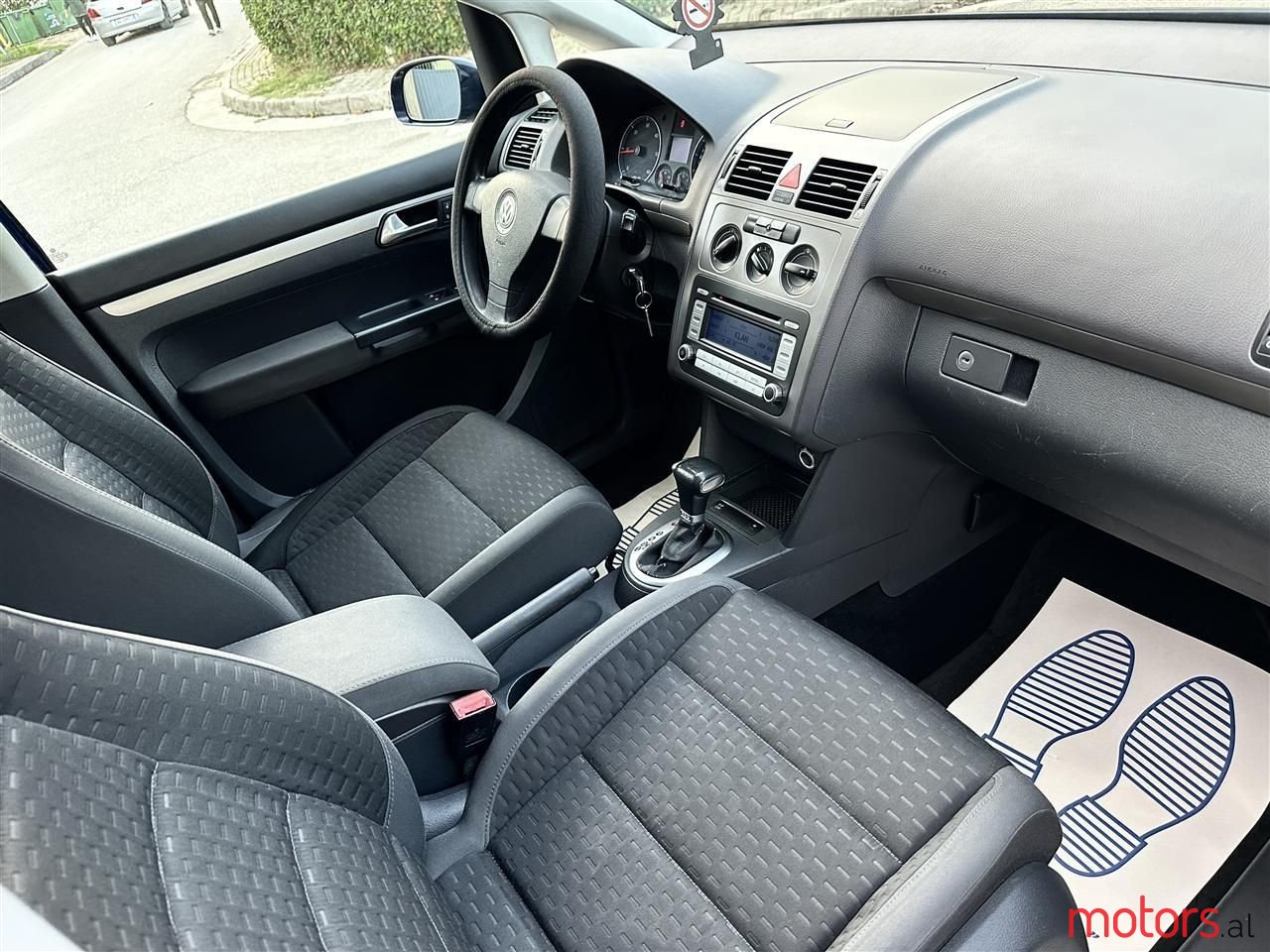 2007' Volkswagen Touran photo #6