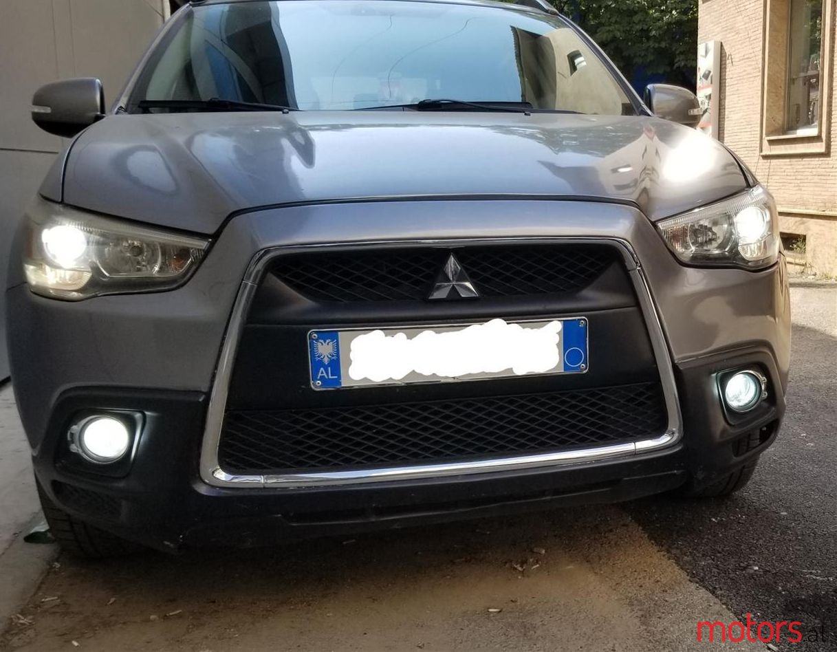 2011' Mitsubishi ASX photo #2