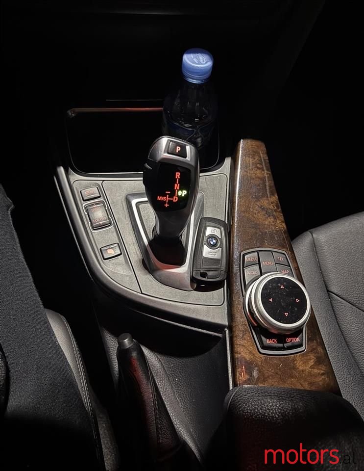 2013' BMW 320 photo #3