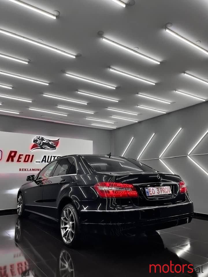 2010' Mercedes-Benz E 220 photo #3