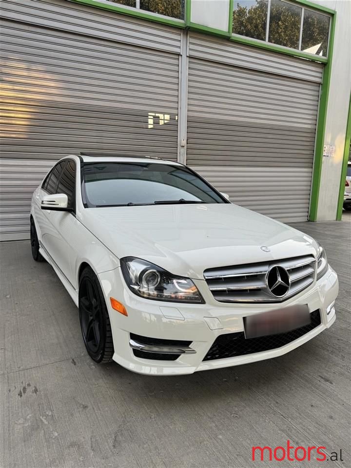 2012' Mercedes-Benz C 300 photo #2