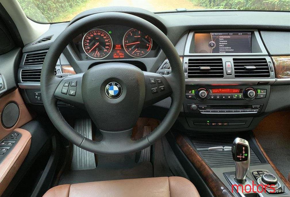 2011' BMW X5 photo #1