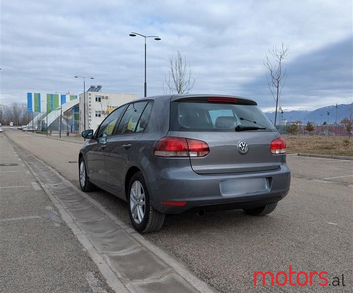 2010' Volkswagen Golf photo #5