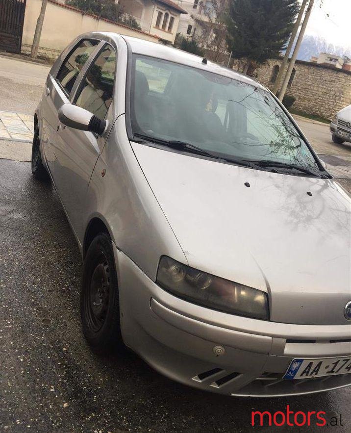 2002' Fiat Punto photo #1