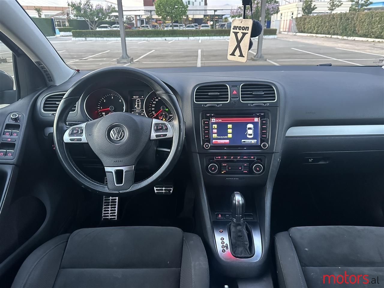 2012' Volkswagen Golf photo #6