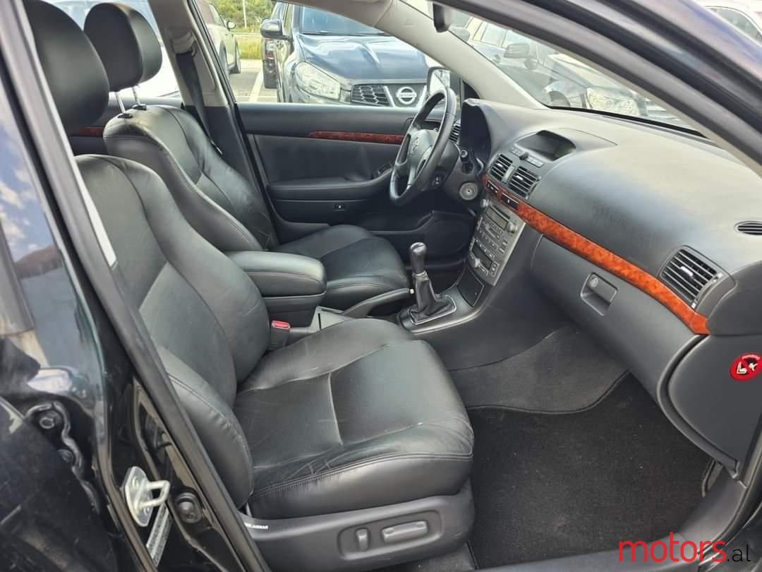 2005' Toyota Avensis photo #6