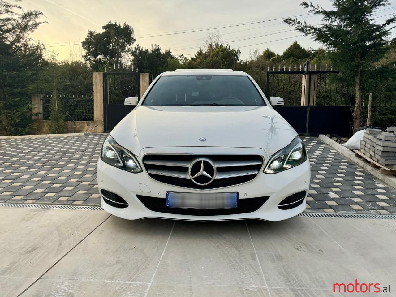 2014' Mercedes-Benz E 220 photo #1