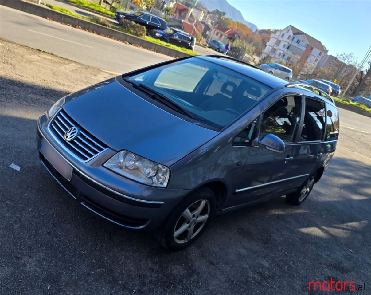 2009' Volkswagen Sharan photo #1