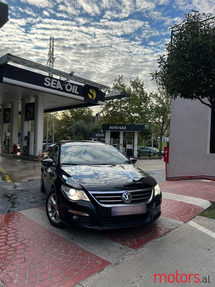 2011' Volkswagen Passat photo #5