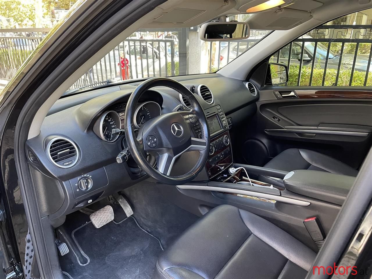 2011' Mercedes-Benz ML 350 photo #2