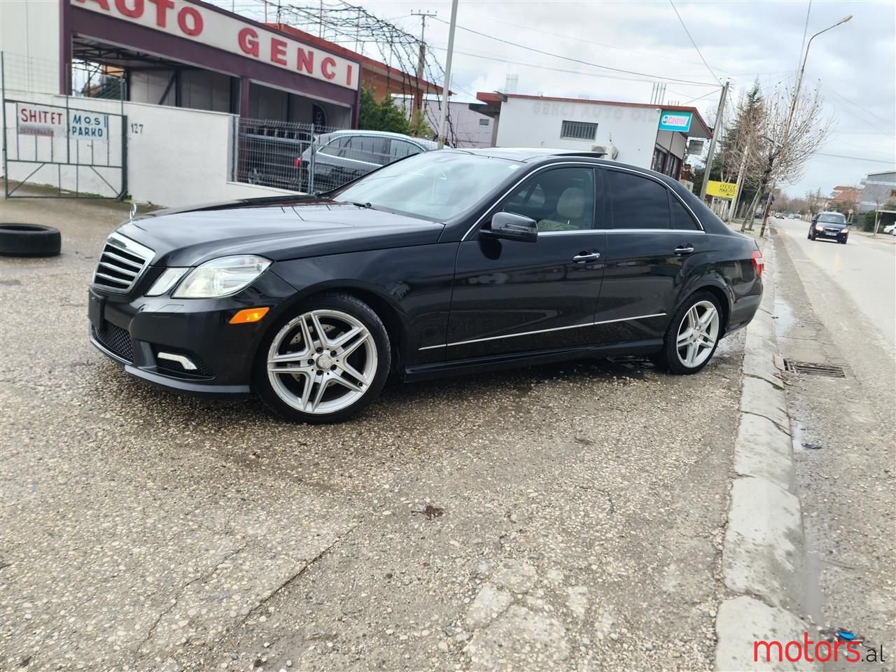 2011' Mercedes-Benz E 350 photo #3