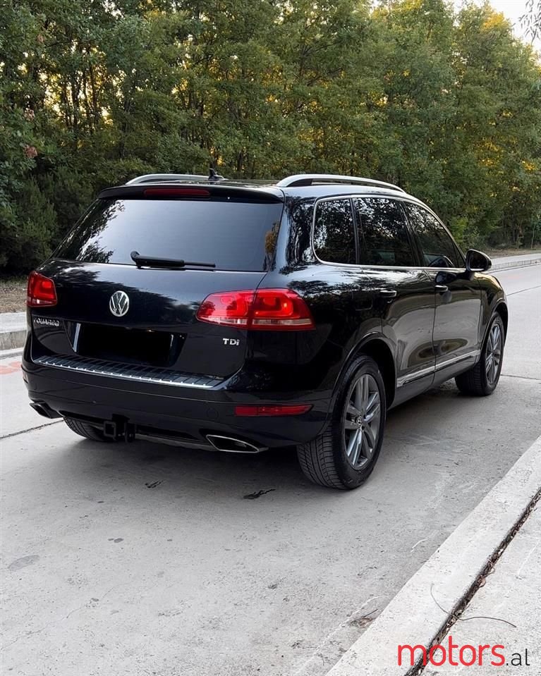 2013' Volkswagen Touareg photo #6