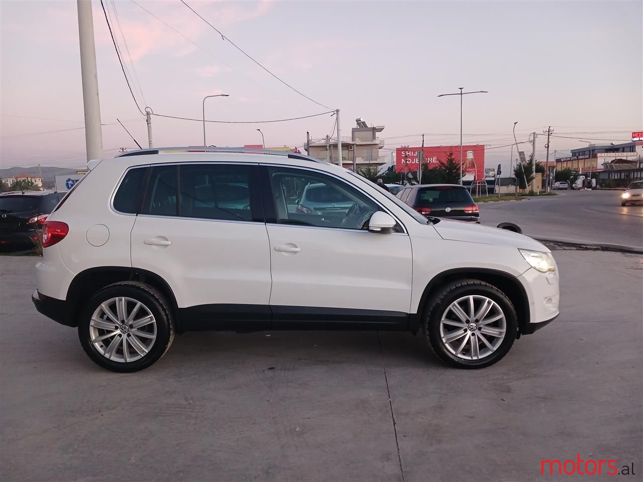 2010' Volkswagen Tiguan photo #4