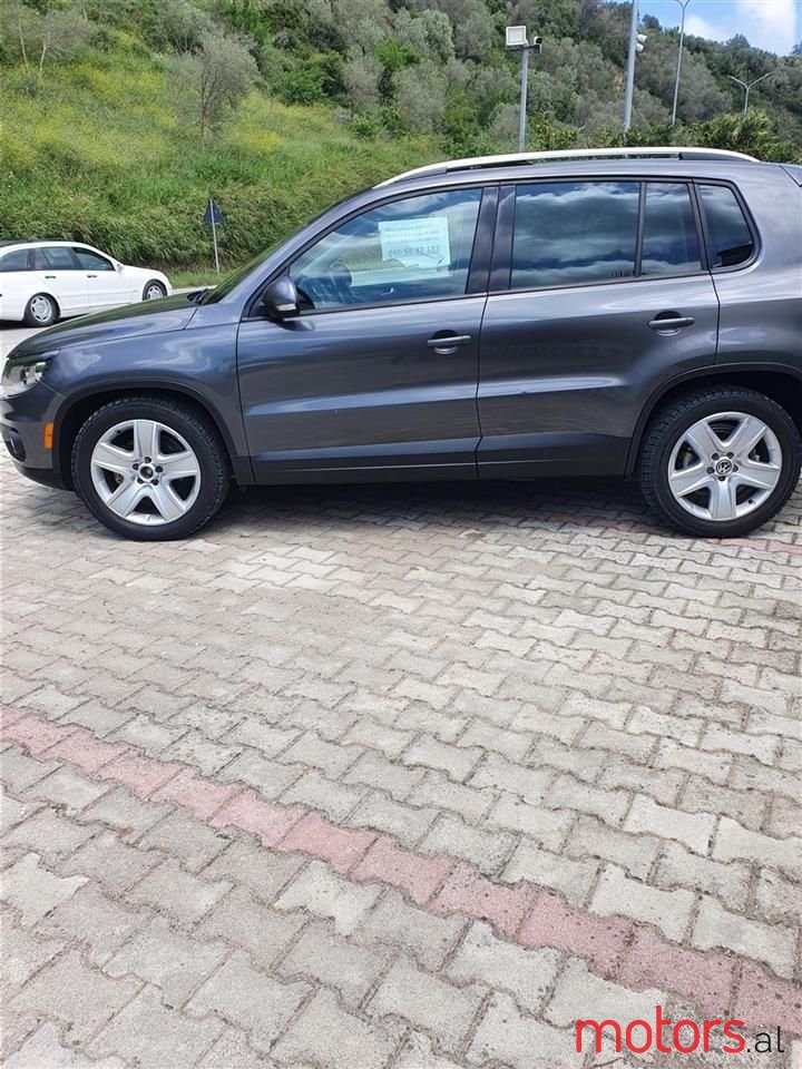 2012' Volkswagen Tiguan photo #5