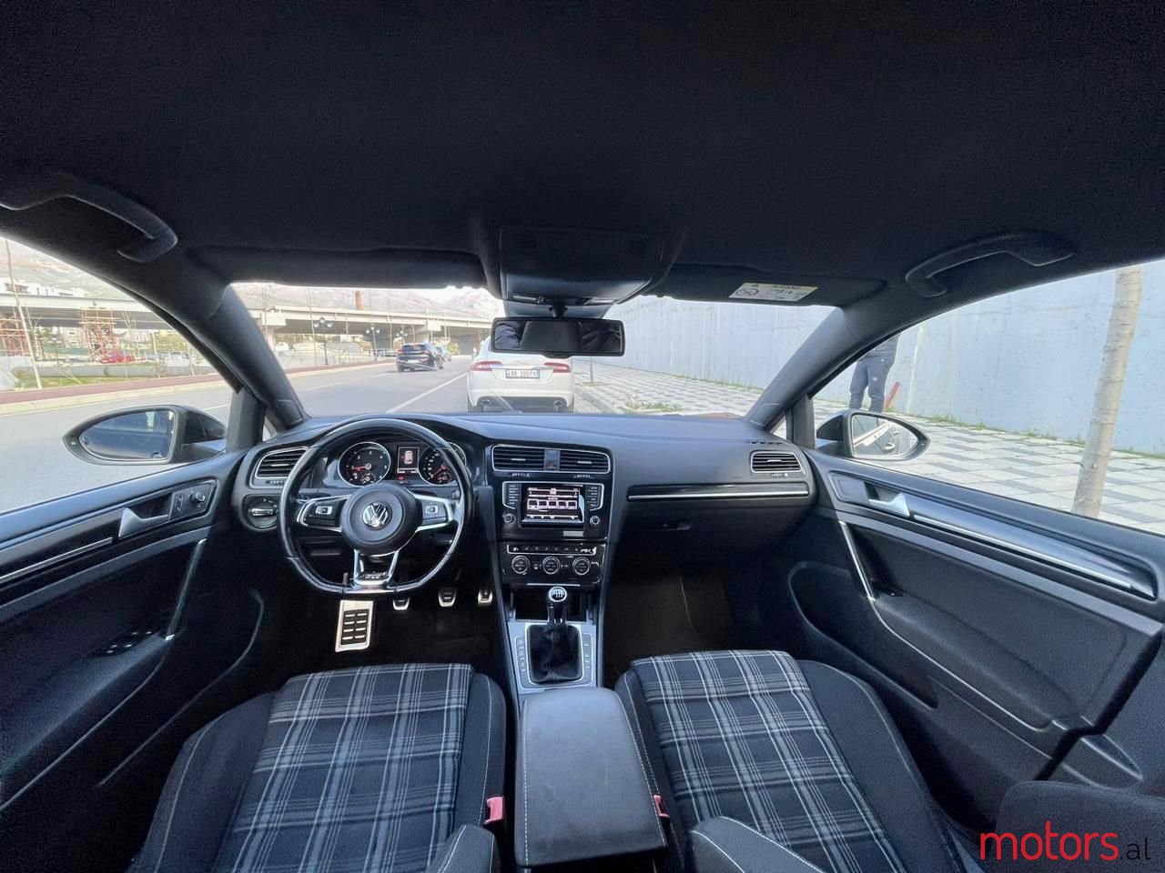 2015' Volkswagen Golf photo #2