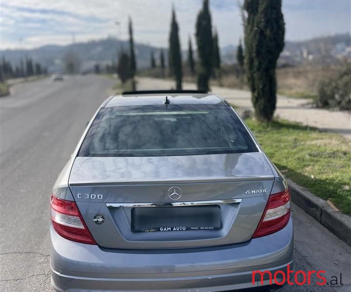 2011' Mercedes-Benz C 300 photo #3