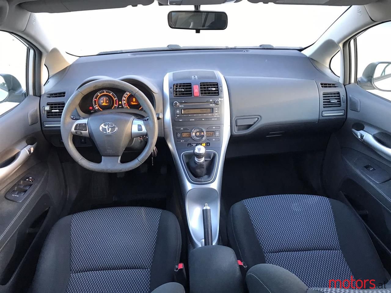 2010' Toyota Auris photo #6