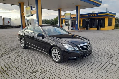 2010' Mercedes-Benz E 220