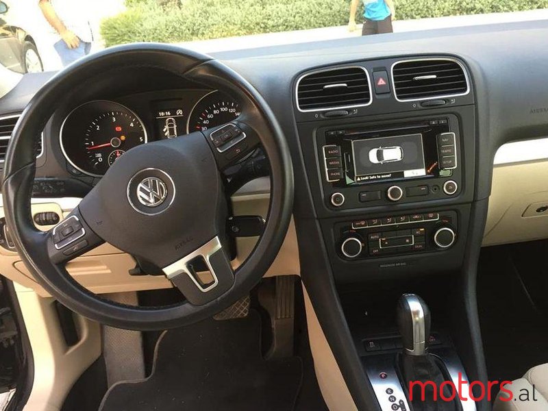 2011' Volkswagen Golf photo #4