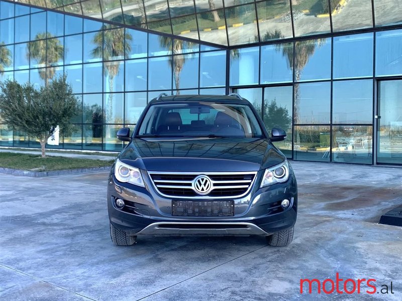 2010' Volkswagen Tiguan photo #6