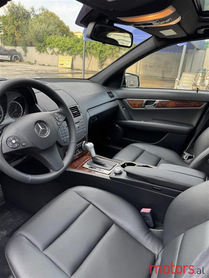 2011' Mercedes-Benz C 300 photo #4